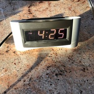 🎉HP🎊 Digital Electric and Battery Alarm Clock
